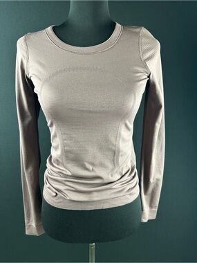 Lululemon Seamless Long Sleeve Athletic Yoga Running Top Taupe Beige Size 2
